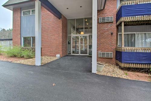 Apartamento Laconia Apt With Paugus Bay View, 3 Mi To Beach