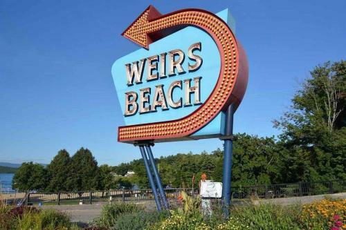Apartamento Laconia Apt With Paugus Bay View, 3 Mi To Beach