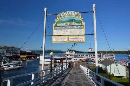 Apartamento Laconia Apt With Paugus Bay View, 3 Mi To Beach