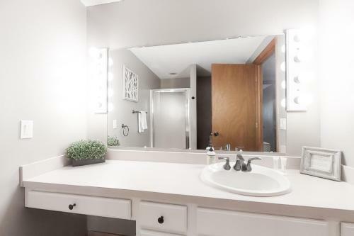 Stonehurst Gorgeous End Unit