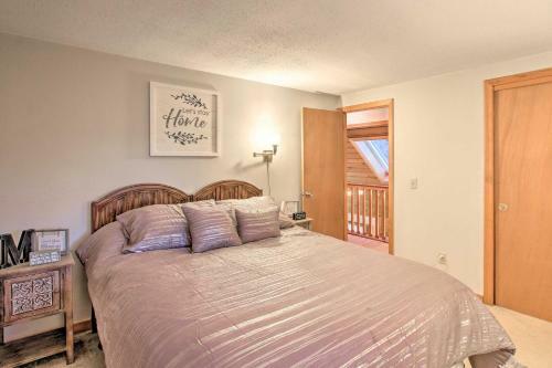 Lakeview Forest Cabin With Deck, Walk To Beach!
