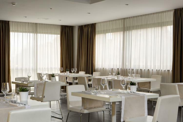 Hotel B4 Bologna Tower