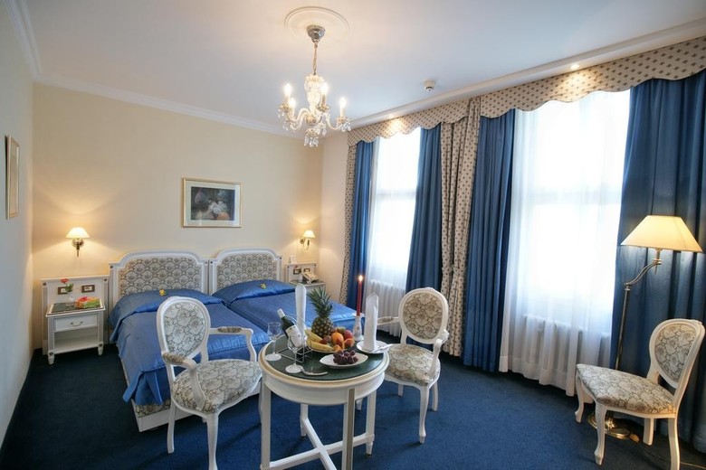 Hotel Ambassador-zlat� Husa