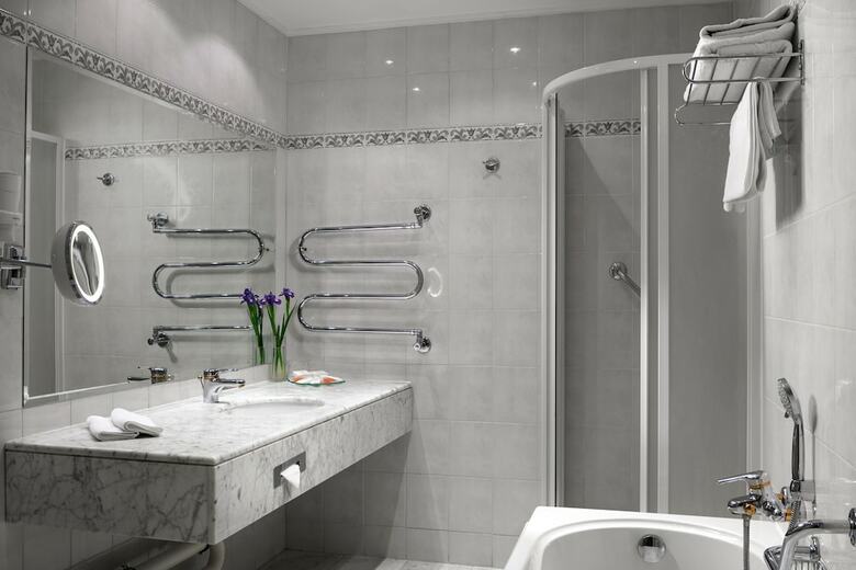 Hotel Ambassador-zlat� Husa