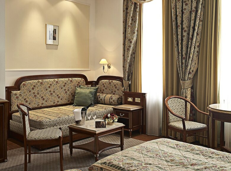 Hotel Ambassador-zlat� Husa