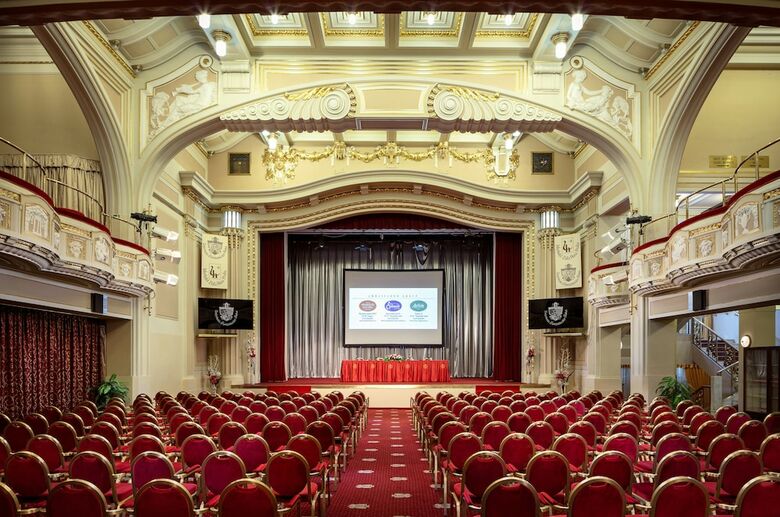 Hotel Ambassador-zlat� Husa