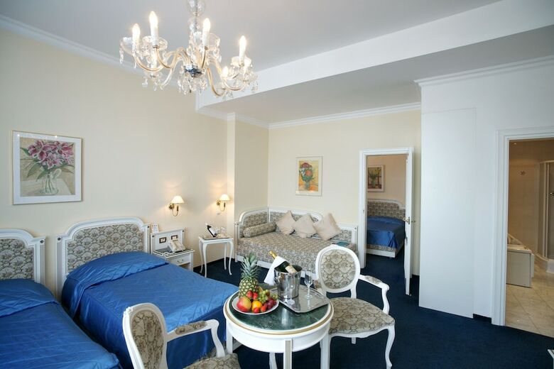 Hotel Ambassador-zlat� Husa