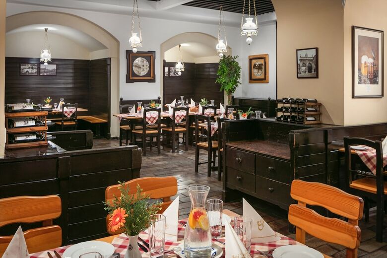 Hotel Ambassador-zlat� Husa