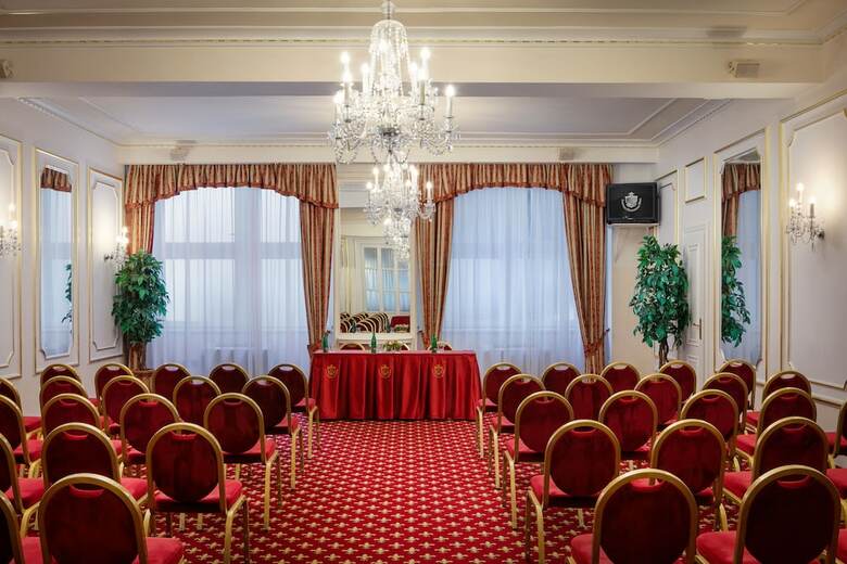 Hotel Ambassador-zlat� Husa