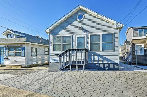 Charming Beach Cottage - Walk To Boardwalk!