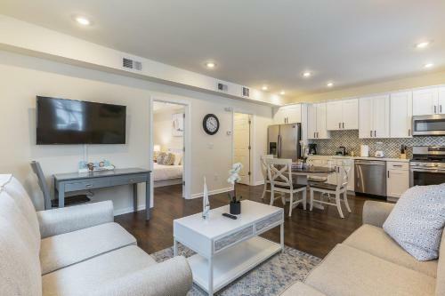 Beach 2 Blocks-parking-patio