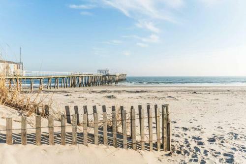 Beach 2 Blocks-parking-patio