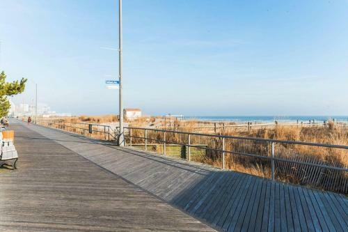 Beach 2 Blocks-parking-patio