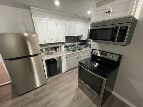 Affordable Beachfront Apartment With Balcony Sleeps 8