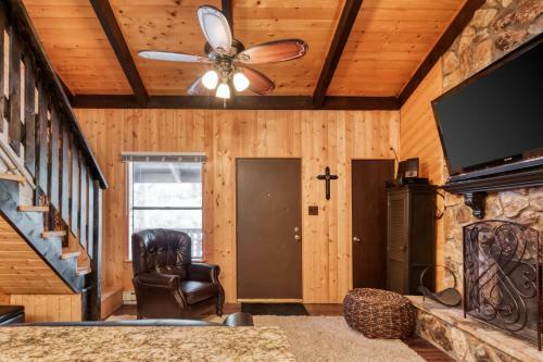 Redwood Commons B12