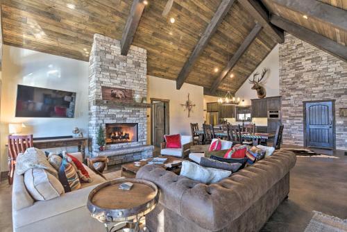 Custom Mountain Home Views, Hot Tub And Fire Pit!