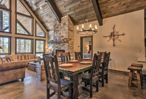 Custom Mountain Home Views, Hot Tub And Fire Pit!