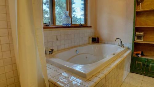 Barton's Retreat Home