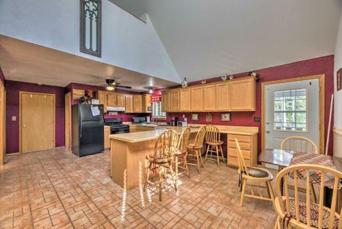 Quaint Cloudcroft Cabin With Stunning Forest Views!