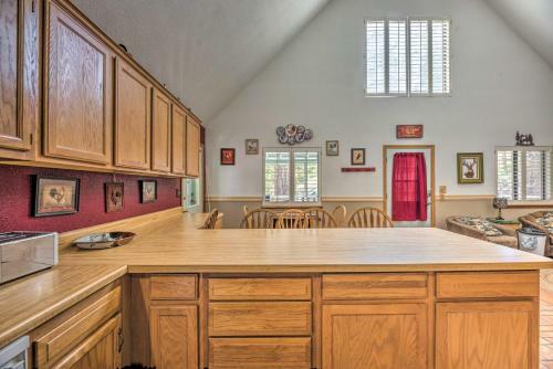Quaint Cloudcroft Cabin With Stunning Forest Views!
