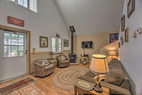 Quaint Cloudcroft Cabin With Stunning Forest Views!