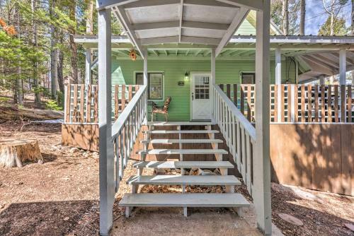 Quaint Cloudcroft Cabin With Stunning Forest Views!