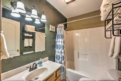 Quaint Cloudcroft Cabin With Stunning Forest Views!