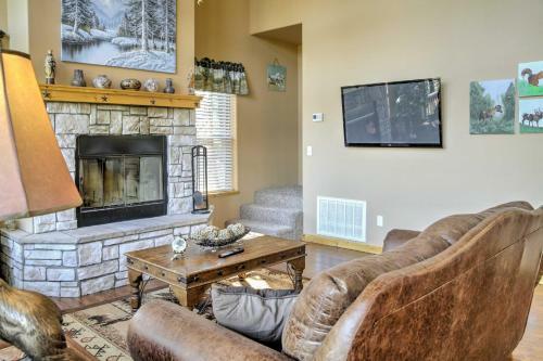 Cozy Cloudcroft Cabin With Serene Wooded Views And Deck