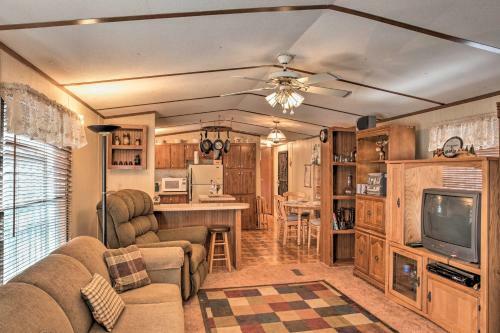 Rustic Cloudcroft Cabin With Deck-near Skiing And Fishing!
