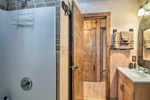 Cozy Angel Fire Cabin 10 Min From Ski Slopes!