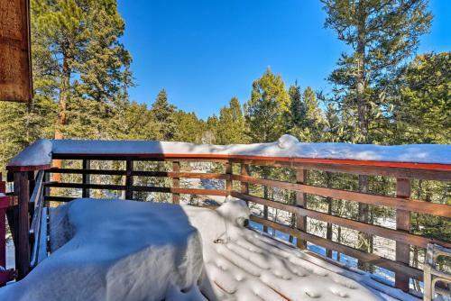 Cozy Angel Fire Cabin 10 Min From Ski Slopes!