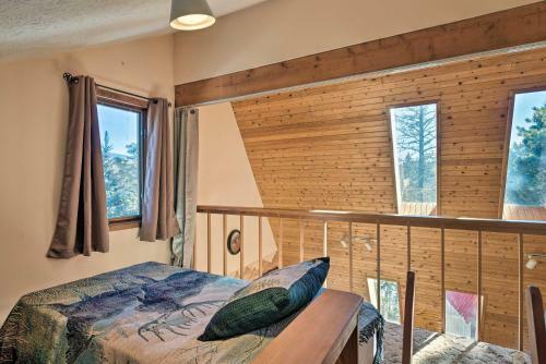 Cozy Angel Fire Cabin 10 Min From Ski Slopes!
