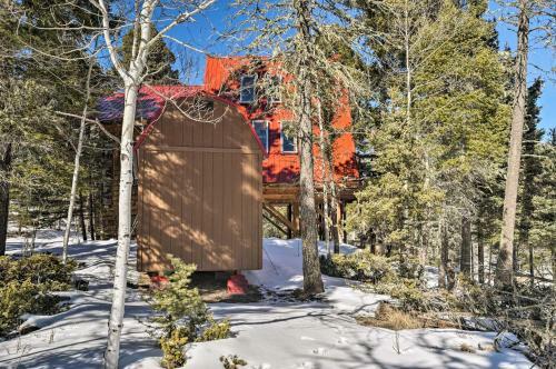 Cozy Angel Fire Cabin 10 Min From Ski Slopes!