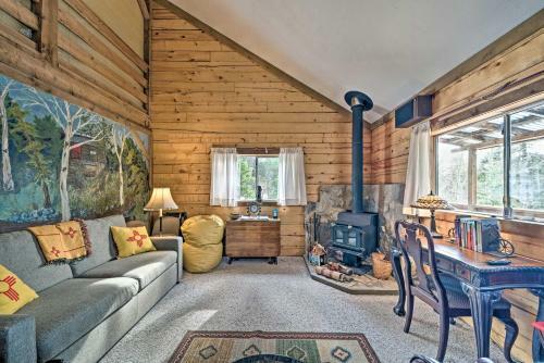 Rustic Treehouse Bungalow 3 Mi To Ski Cloudcroft!