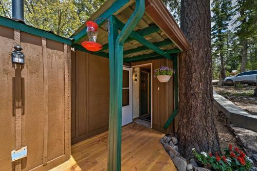 Cozy Outdoorsy Haven By Golf Course With Deck!