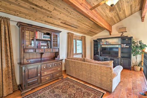 Grinning Bear Lodge With Deck, 5mi To Resort!