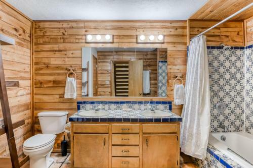Blue Hill Hideaway