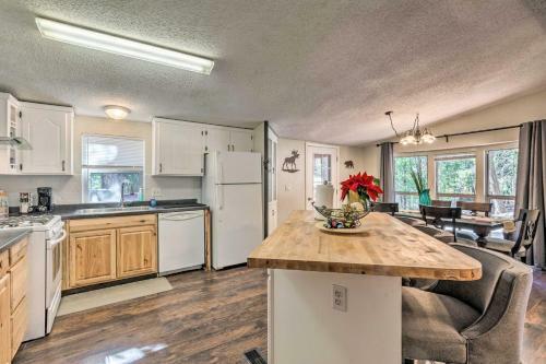 Lincoln Forest Retreat With Wraparound Deck!