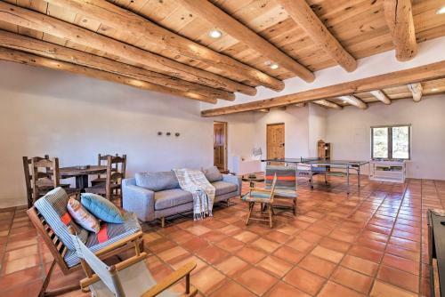 Updated El Prado Home With Game Room And Mtn Views