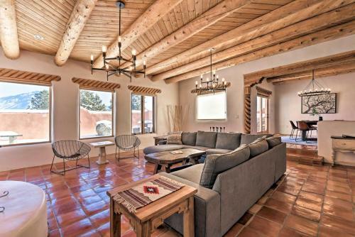 Updated El Prado Home With Game Room And Mtn Views