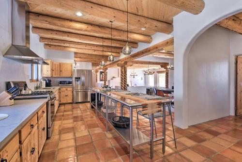 Updated El Prado Home With Game Room And Mtn Views