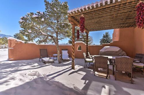 Updated El Prado Home With Game Room And Mtn Views