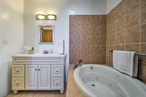 Adobe Home With Screened Patio - 3 Mi To Nmsu!