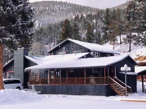 Pioneer Lodge House