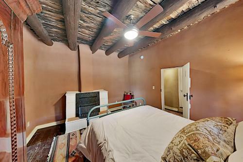 Apartamento Luxe 2-unit Hideaway - Historic Suite & Casita Duplex