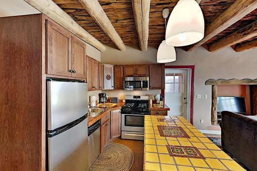 Apartamento Luxe 2-unit Hideaway - Historic Suite & Casita Duplex