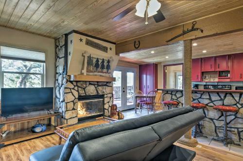 Apartamento Lavish Condo With 2 Decks - 5mi To Ruidoso Downs