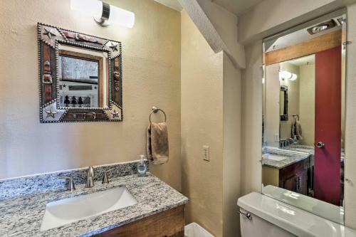 Apartamento Lavish Condo With 2 Decks - 5mi To Ruidoso Downs