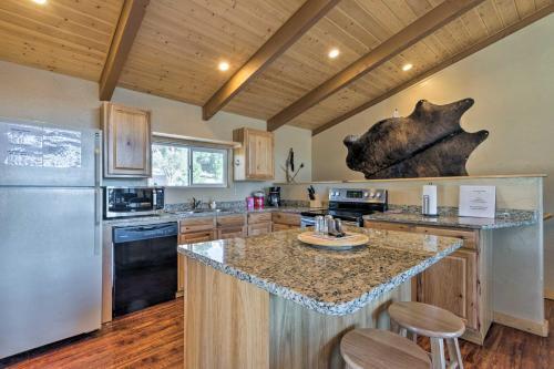 Apartamento Lavish Condo With 2 Decks - 5mi To Ruidoso Downs