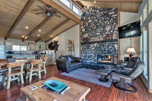 Apartamento Lavish Condo With 2 Decks - 5mi To Ruidoso Downs